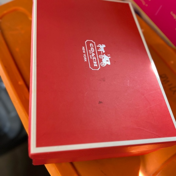 Coach - Picture 7 of 7